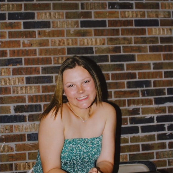 Meet your Posher, Anna-claire - Picture 1 of 1